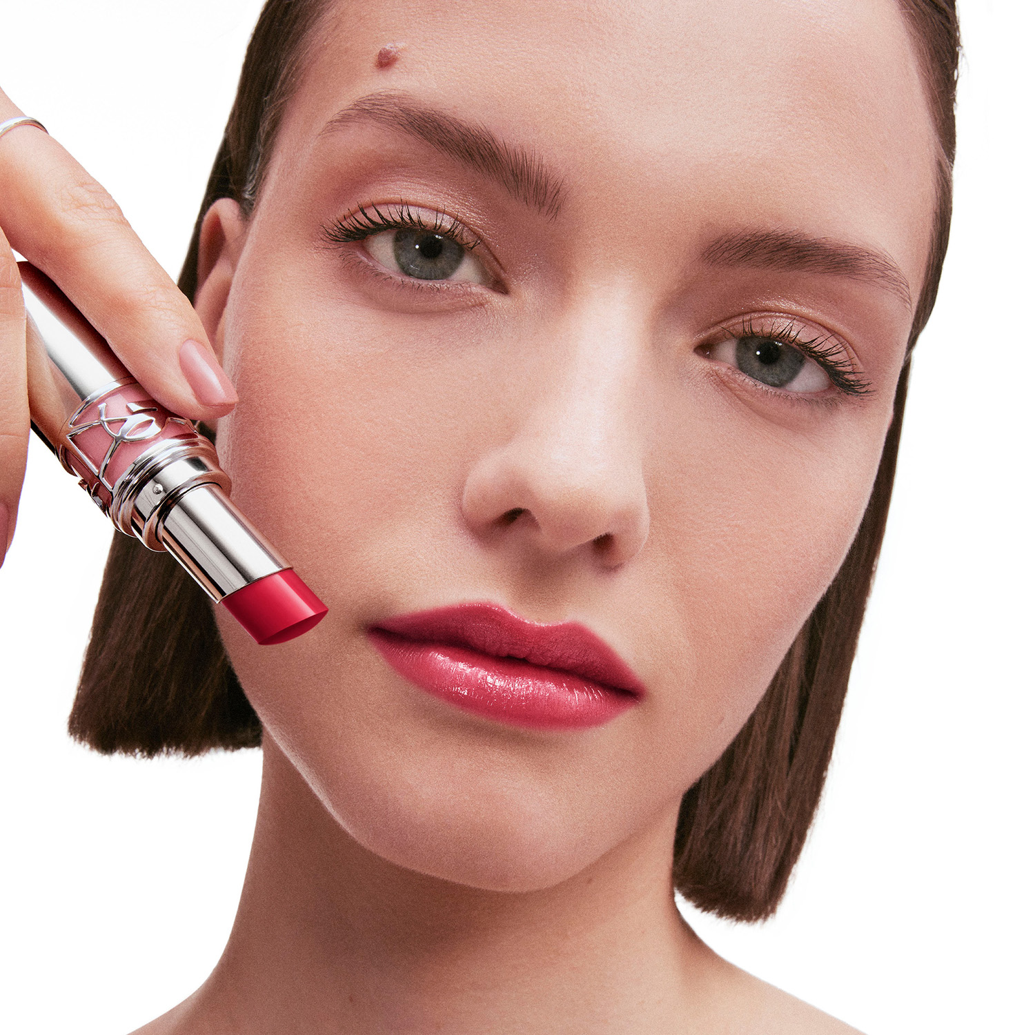 LOVESHINE EL NUEVO LABIAL DE ALTO BRILLO (LABIAL EN BARRA CON EFECTO BRILLOSO)